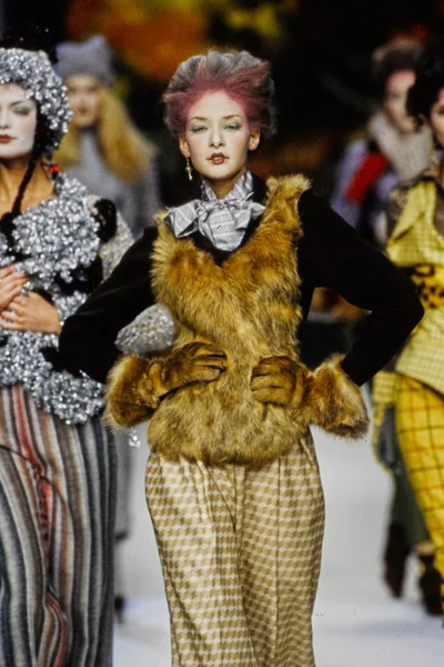 Look 50
